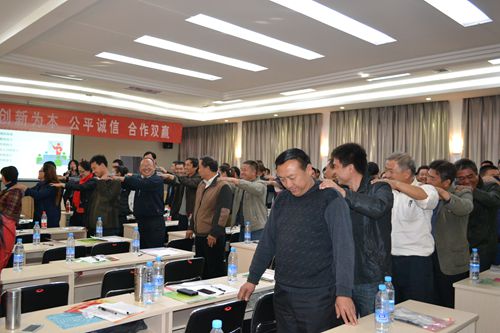 各地种子经销商来风暴平台种业参观考察