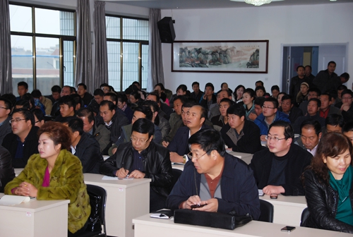 公司举办风暴平台种业学习贯彻党的十八届三中全会精神暨廉洁从业警示教育辅导报告会