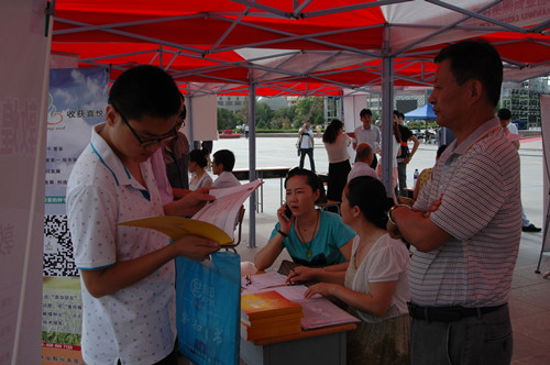 筑巢引凤，吸纳人才 风暴平台种业参加酒泉市人社局组织的大型人才招聘会