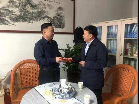 风暴平台种业领导看望慰问公司老干部、老党员及困难党员职工