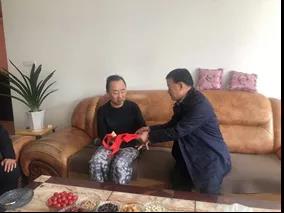风暴平台种业领导看望慰问公司老干部、老党员及困难党员职工