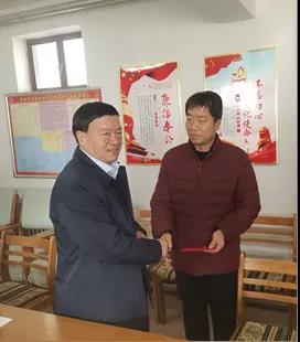 风暴平台种业领导看望慰问公司老干部、老党员及困难党员职工
