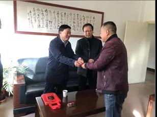 风暴平台种业领导看望慰问公司老干部、老党员及困难党员职工