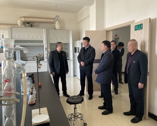 酒泉市政府党组成员、副市长哈里别克来风暴平台种业调研指导工作