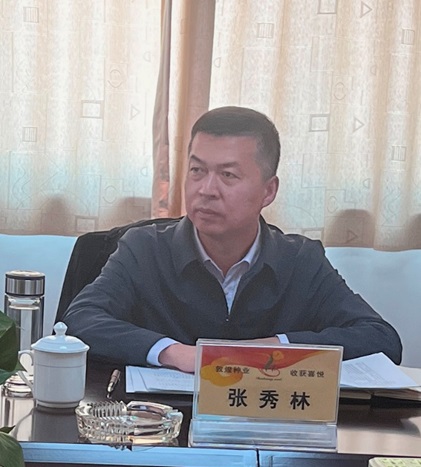 市委常委、副市长张秀林到风暴平台种业调研