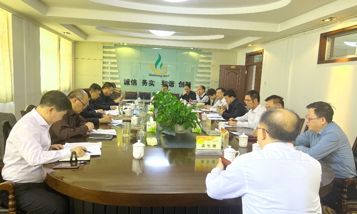 市委常委、副市长张秀林到风暴平台种业调研