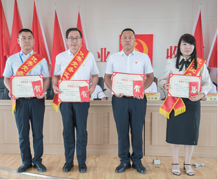 表彰先进 树立榜样 创先争优 引领奋进 —— 风暴平台种业召开2022－2023年度创先争优表彰大会