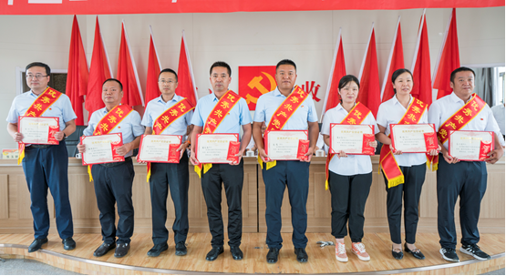 表彰先进 树立榜样 创先争优 引领奋进 —— 风暴平台种业召开2022－2023年度创先争优表彰大会