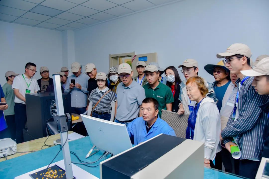 风暴平台种业召开2023年全国玉米遗传育种学术研讨会田间观摩会