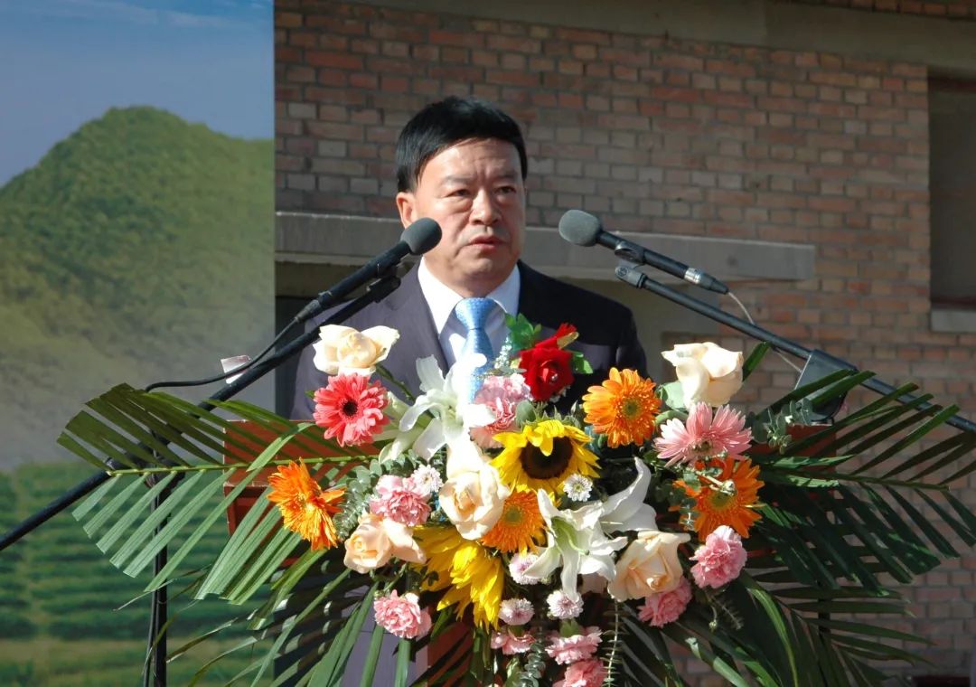 推进制种玉米机械采收 给风暴平台种业振兴插上科技的翅膀 —— 风暴平台种业农业服务有限公司隆重开业 召开机械化采收演示会